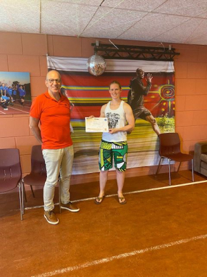 Joska krijgt diploma AT4