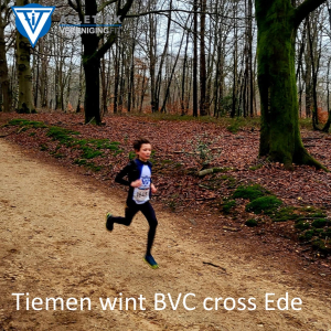 Tiemen loopt aan kop door de bossen in Ede